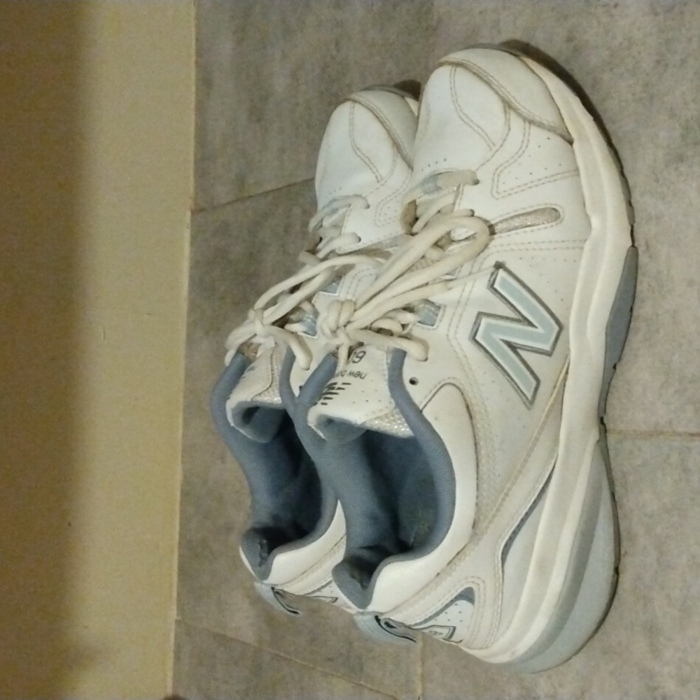 New Balance Women's White & Gray Walking Sneakers